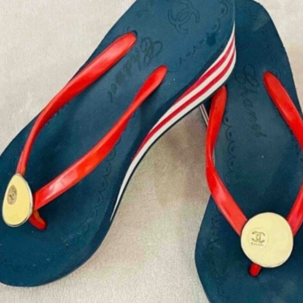 CHANEL Red and Navy Striped Wedge Thong Sandals with Gold Medallion - Picture 2 of 8